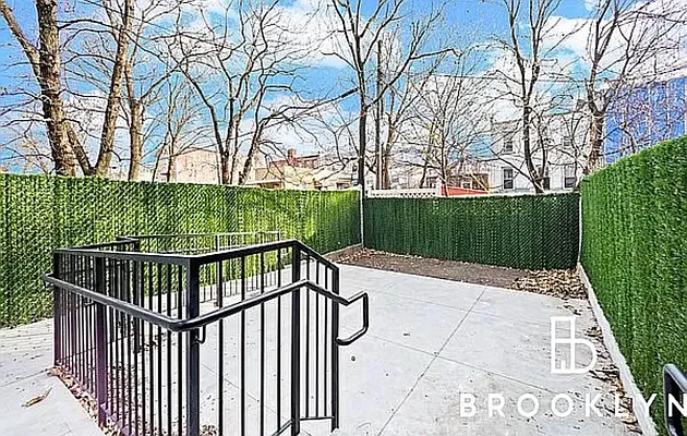 Rented by Reavis | media 32