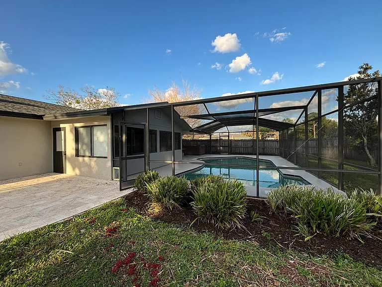 202 SW Crescent Ave — Photo 37