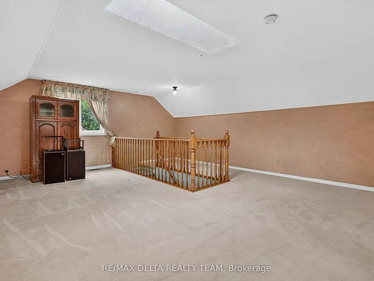 13 Sherk Cres — Photo 24