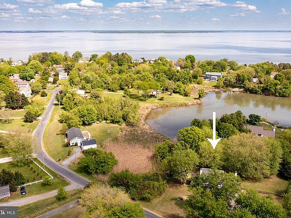 2nd image of 101 Waters Edge Ln