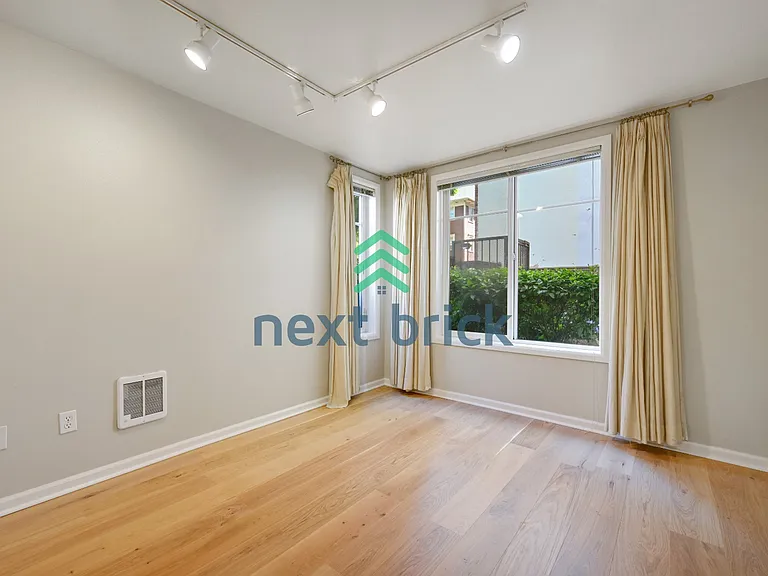 124 Bellevue Ave E #206 — Photo 6
