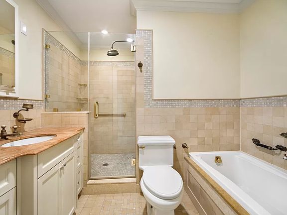 5th image of 130 E 67th St #6C