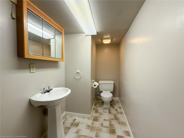 499 Bush Dr, Hamilton, ON L9G 4T4