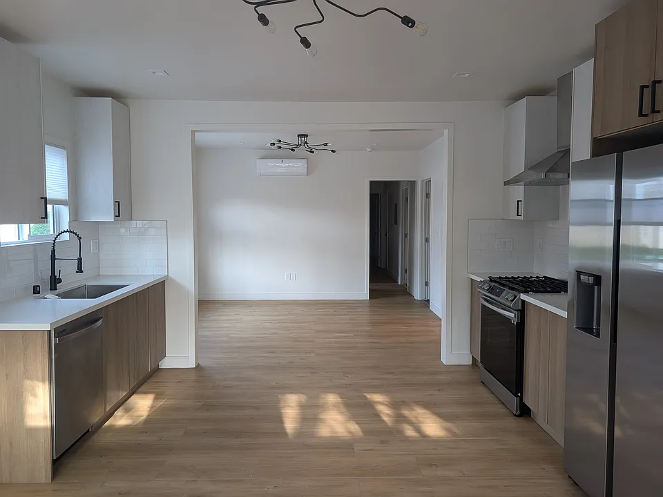 1127 1/2 Lodi Pl
