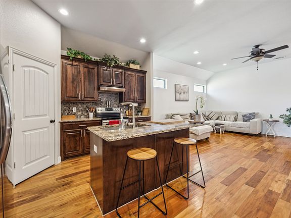 4th image of 2405 La Costa Dr