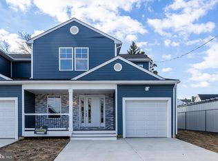 130 Kossuth St, Riverside, NJ 08075