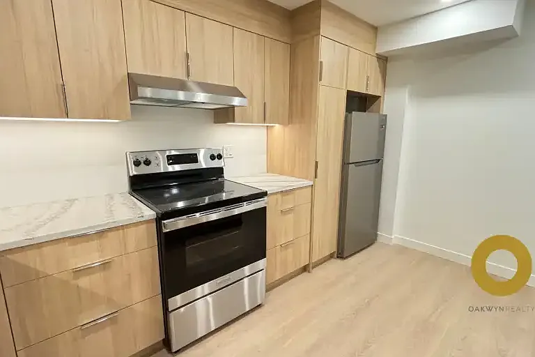 572 Verona Pl #1A — Photo 3