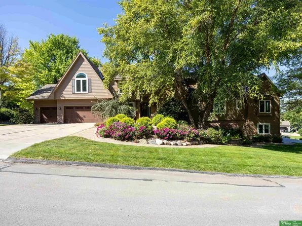 910 S 220th St, Elkhorn, NE 68022