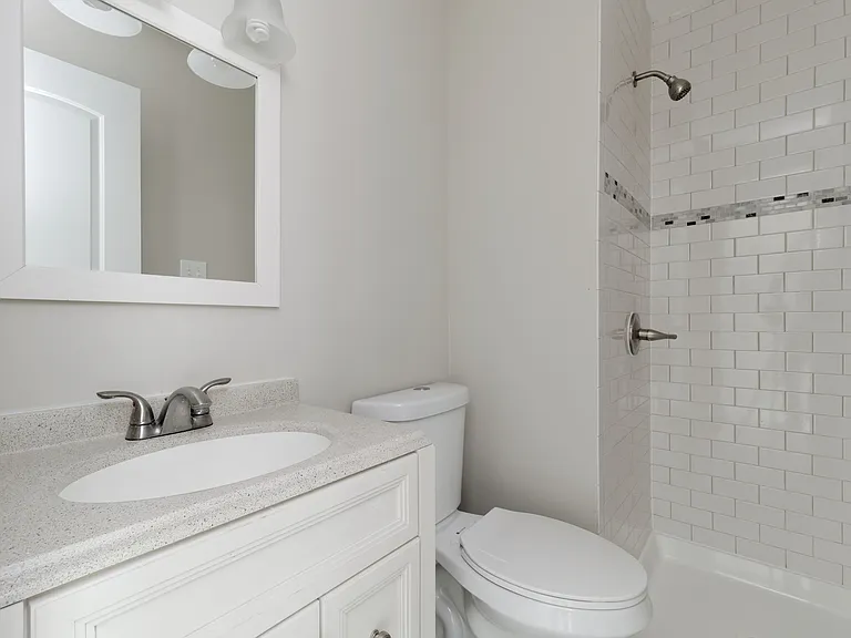 2318 Hunter St — Photo 11