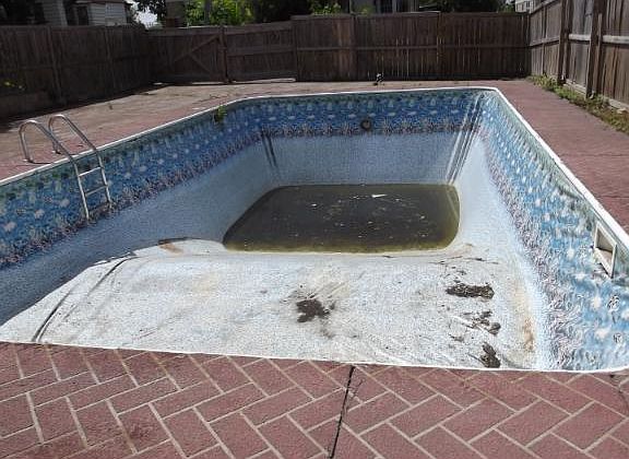 3rd image of 664 York Ave