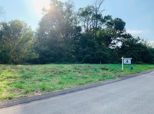 210 Lochinver Dr, Coraopolis, PA