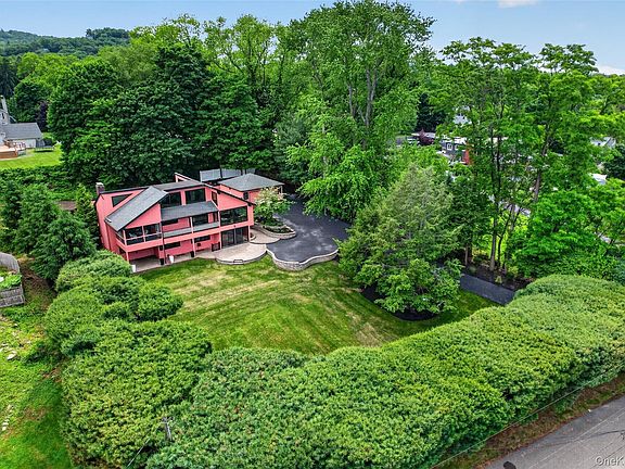 3rd image of 4 Grandview Avenue
