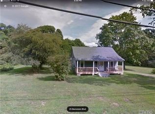 25 Bernstein Blvd, Center Moriches, NY 11934