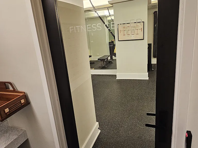 1555 N Dearborn Pkwy #27E — Photo 49