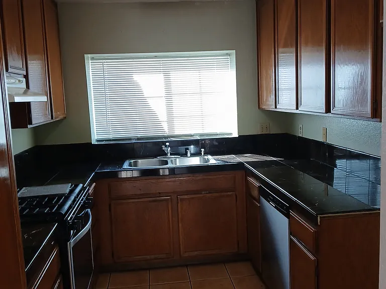 1560 Alameda Gln — Photo 1