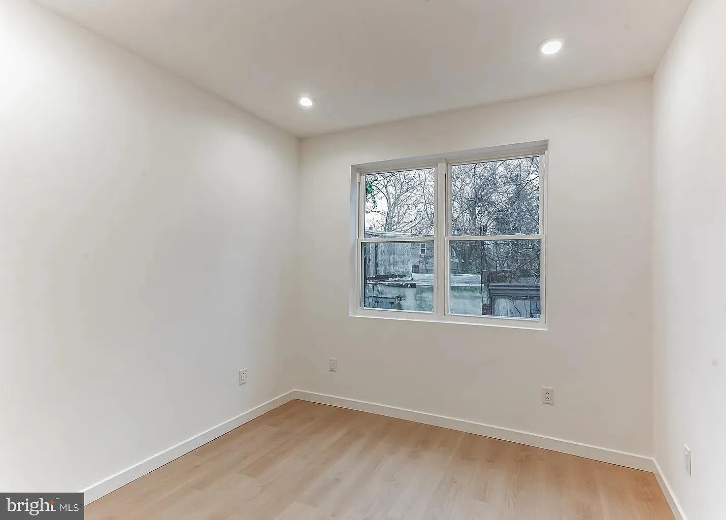 3 bed, 1.5 bath, 1230 sqft, $2,200 — Photo 2