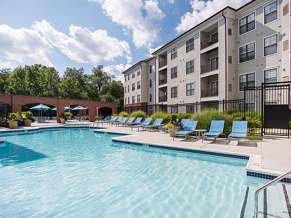 Outdoor Resort-Style Pool, Hot Tub, and Sundeck