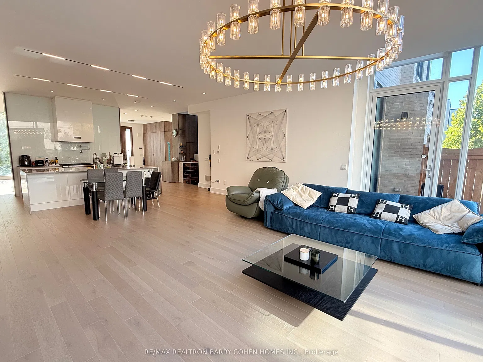 5 bed, $15,000 — Photo 2
