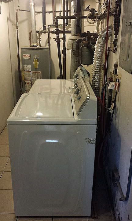 1st image of 130 Parkview Dr APT A