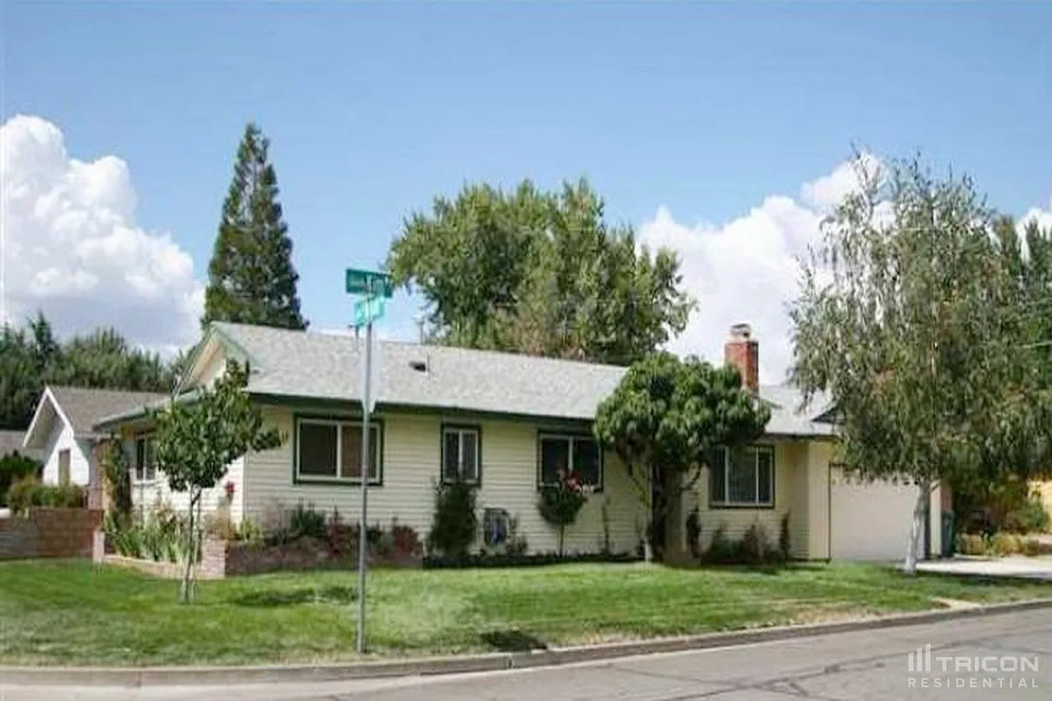 2001 Kim Way photo 1