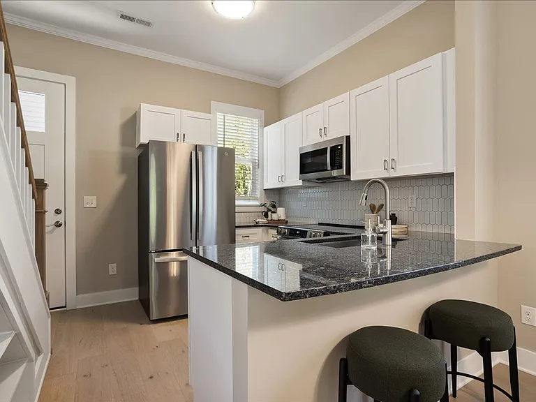 320 Gray Ave #A — Photo 11