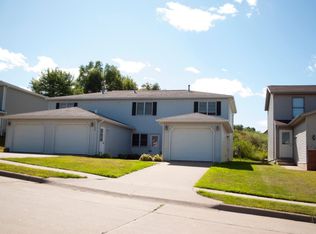 2139 Hummingbird Dr APT 1, Dubuque, IA 52002