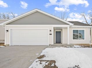 4335 Grover Woods Ln, Des Moines, IA 50317