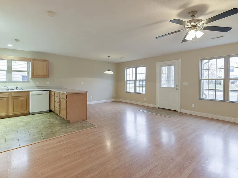 Mountain Grove Duplexes - 526NW — Photo 3