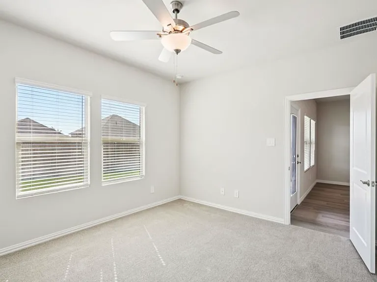 808 Leavenworth Dr — Photo 16