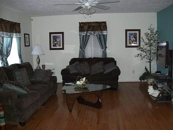 3rd image of 106 Green Valley Dr