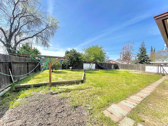 3rd image of 5856 E Dakota Ave