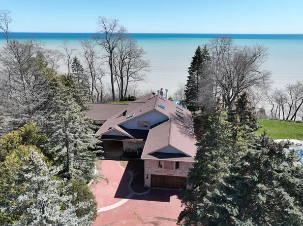 6990 North Barnett LANE, Fox Point, WI 53217