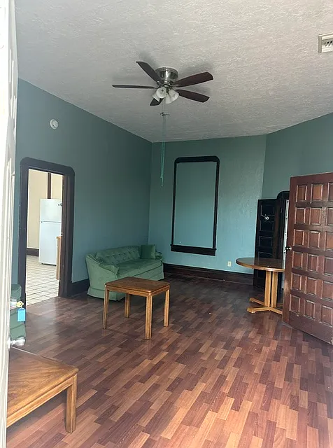 1 bed, 989 sqft, $1,350 — Photo 3