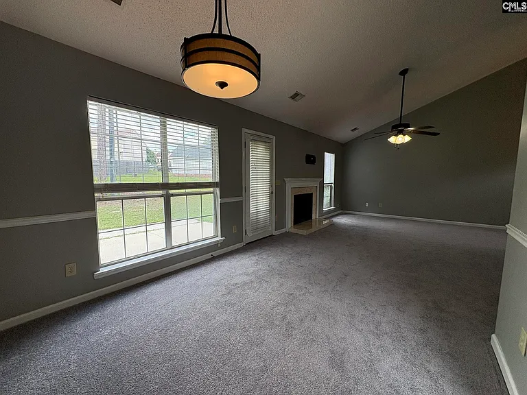 112 Green Rose Rd — Photo 9