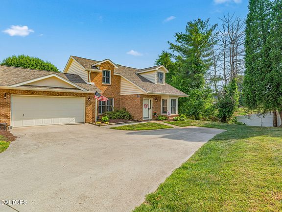 3rd image of 7611 Breckenridge Ln