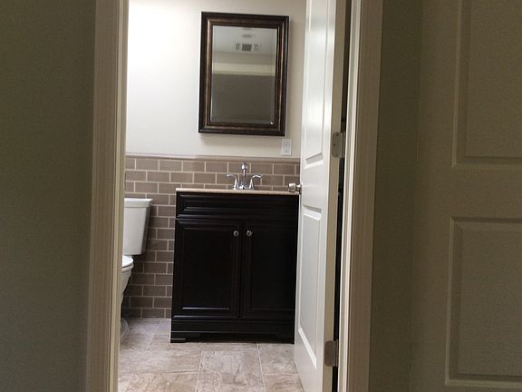 5th image of 169 Bayview Ave