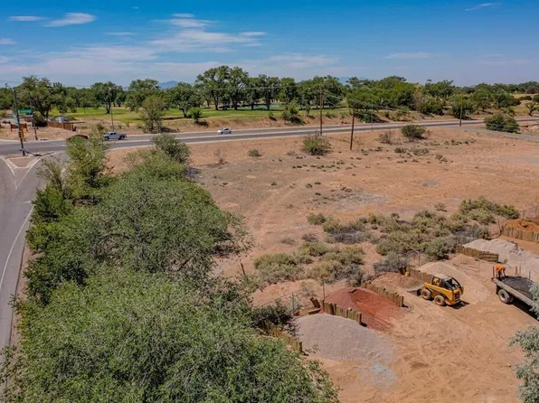 3984 San Felipe Rd, Santa Fe, NM 87507