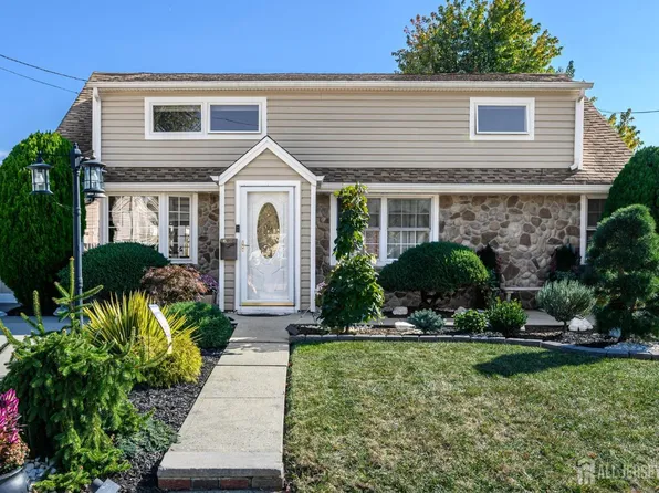 60 Daniel St, Carteret, NJ 07008