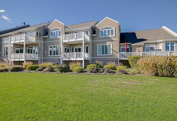 3rd image of 310 Cottonwood Ct
