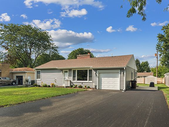 3rd image of 159 Oakview Dr