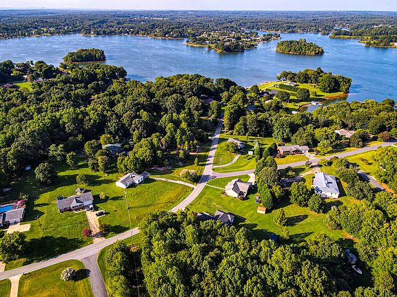 5th image of 2904 Waterside Dr