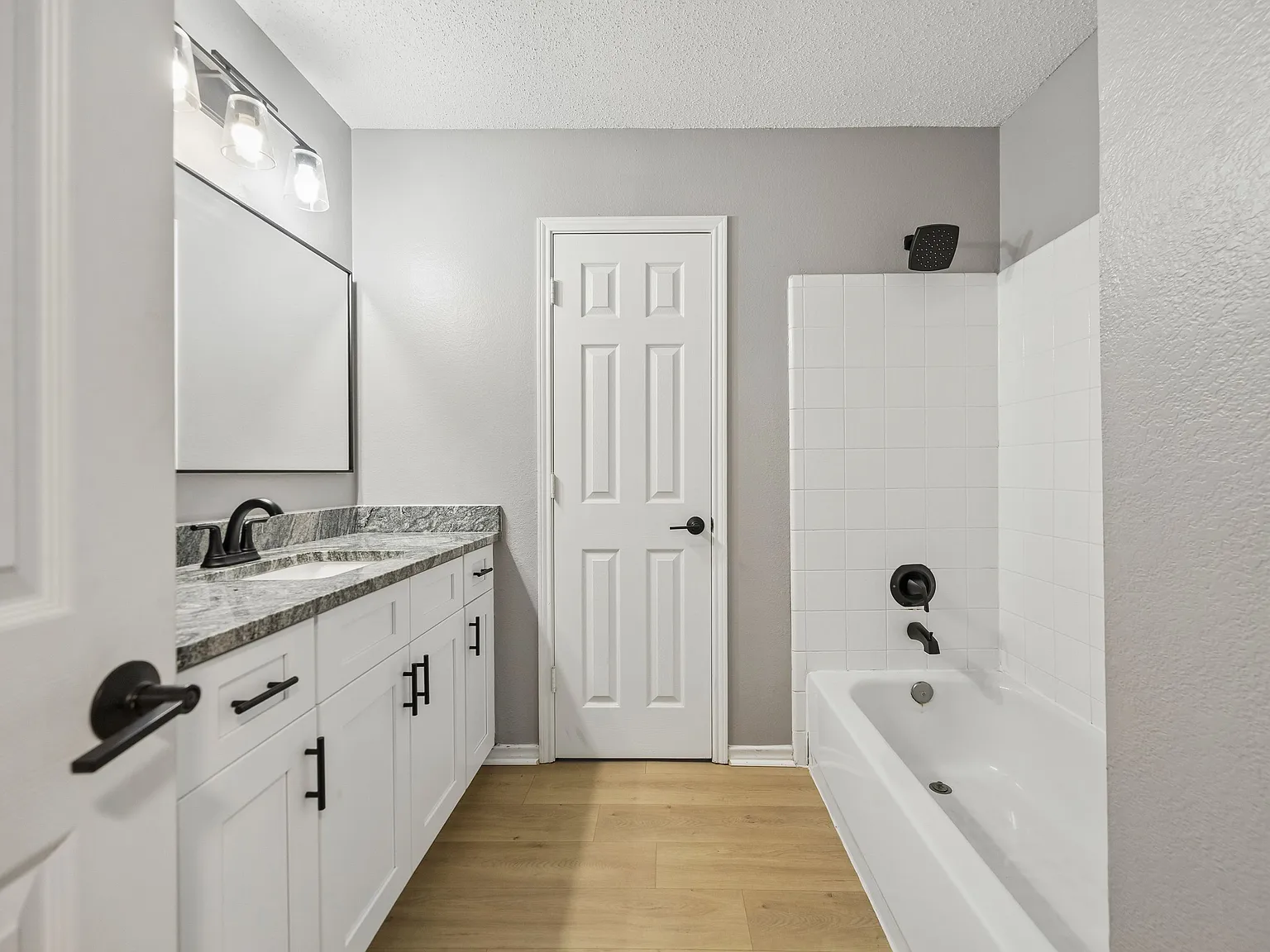 5 bed, 2.5 bath, 3340 sqft, $3,000 — Photo 4
