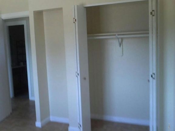 5th image of 7618 W Clarendon Ave