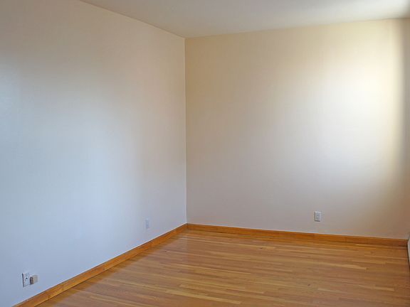 4th image of 80-6 47 Ave #2