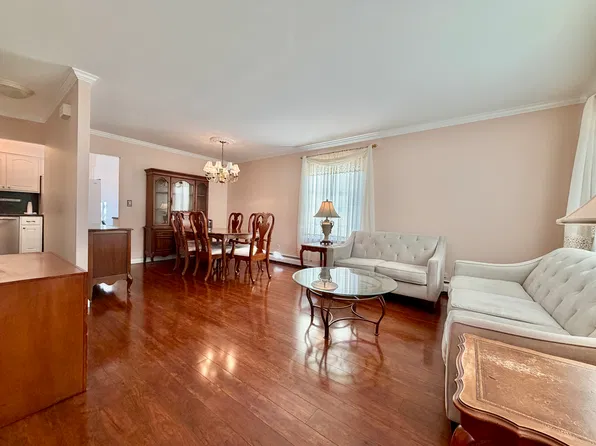 165 Narrows Rd N, Staten Island, NY 10305