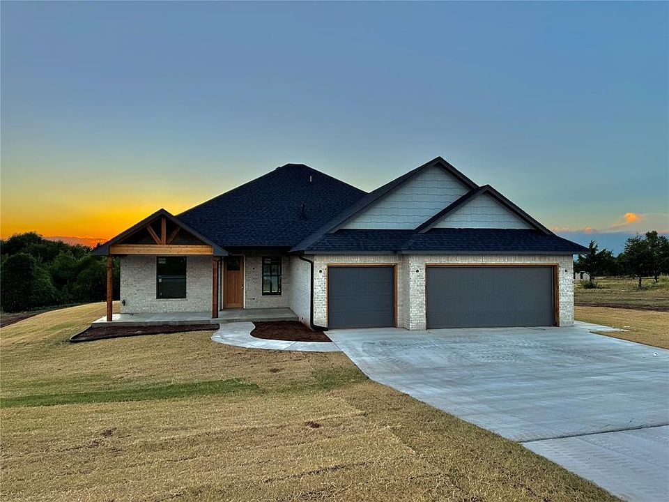 1st image of 2079 Castle Dr