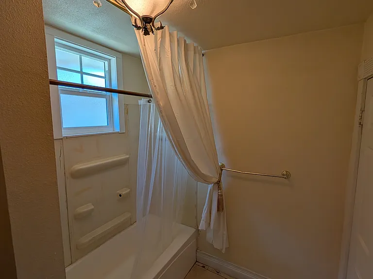 1330 N Arthur Ave — Photo 18