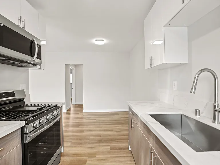 1352 W 36th Street apartments — Photo 25