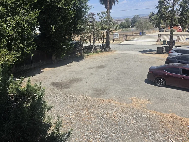 Avenue J — Photo 23