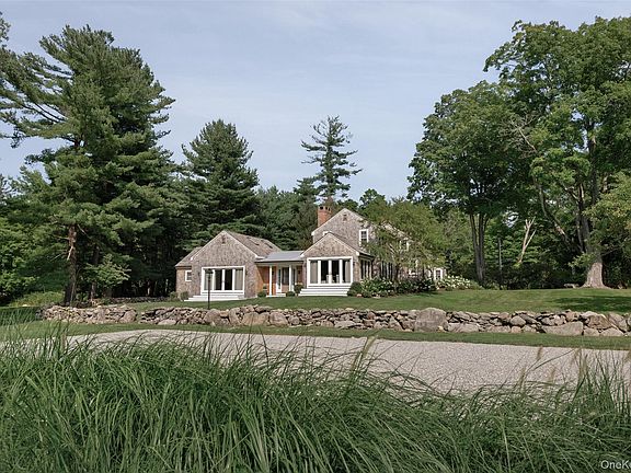 3rd image of 156 Old Stone Hill Road